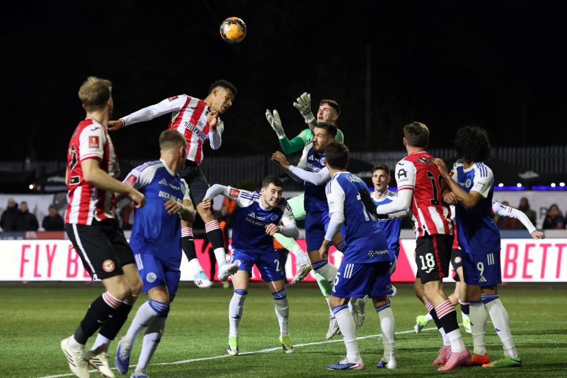  Fin du rêve pour Macclesfield, Brentford s’impose de justesse