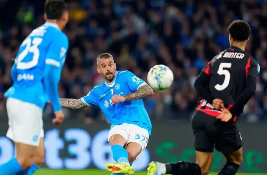  Politano le sauveur, le Napoli fait chuter Milan !